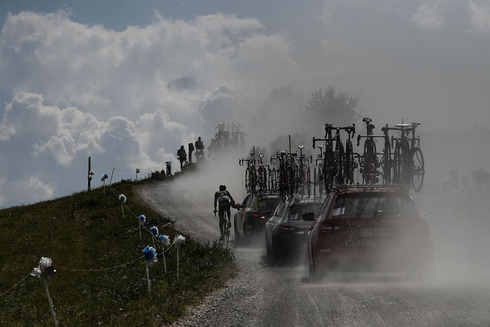 The gravel sector was relatively short, but there was plenty of dust along the way