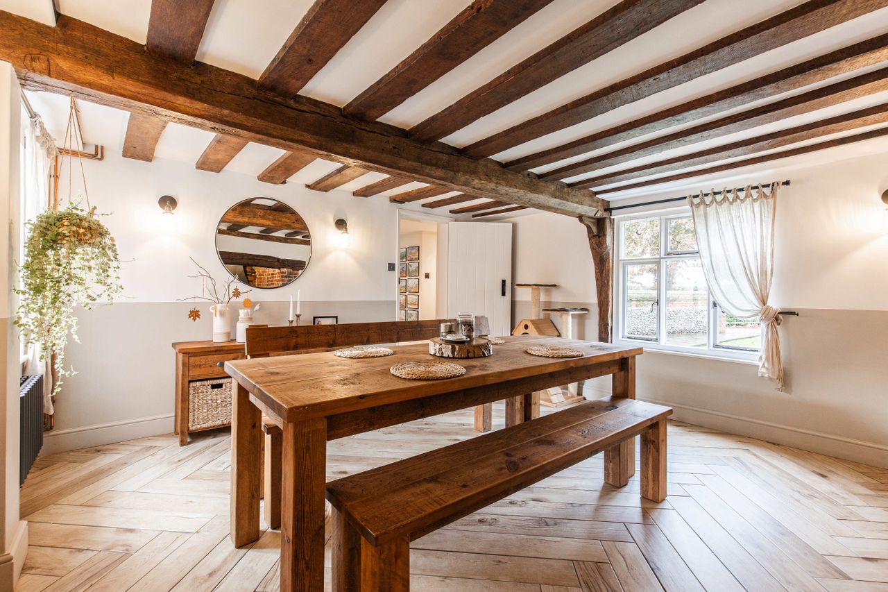 Images of the interiors of Willow Farm