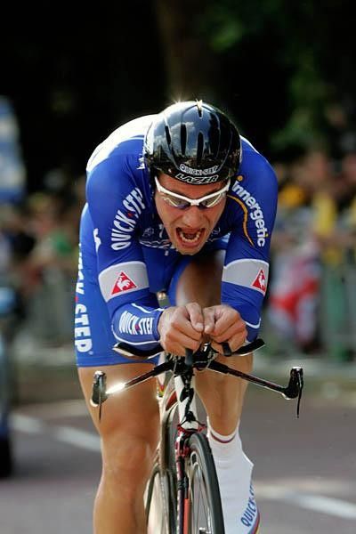 Tom Boonen (Quickstep-Innergetic) tried hard to stay close to yellow, but with 46 seconds behind it'll be hard to get enough time bonsues.