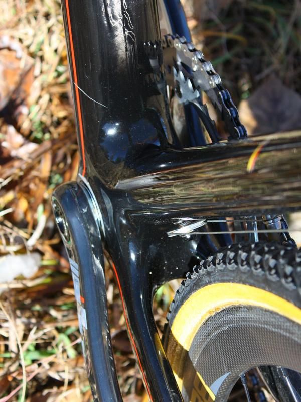 Focus pushes the down tube, seat tube and chain stays out to the edges of the BB30 bottom bracket shell.