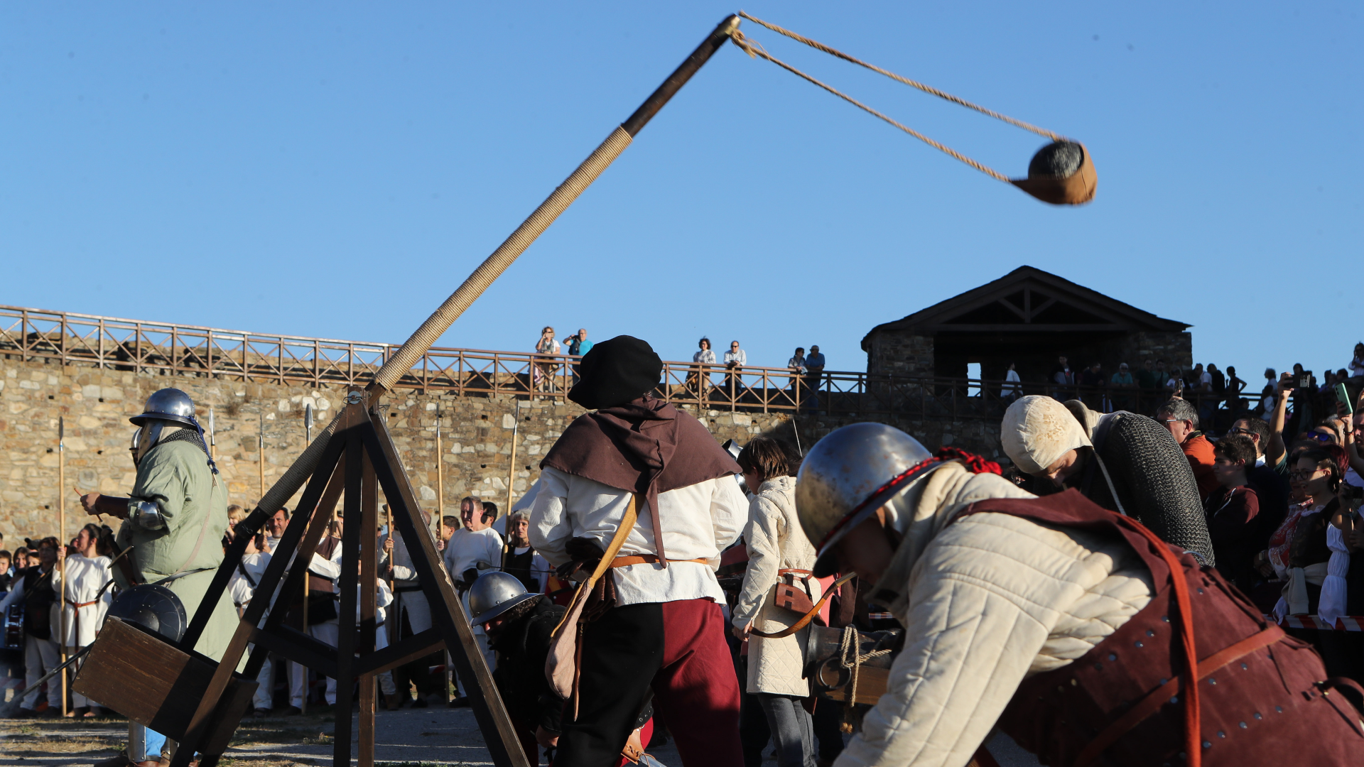 Skeleton with 167 fractures discovered at Scottish castle may have been first victim of Edward I’s ‘War Wolf’ trebuchet Skeleton with 167 fractures discovered at Scottish castle may have been first victim of Edward I’s ‘War Wolf’ trebuchet