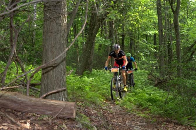 Dereck Treadwell (Dr. Naylors Racing) in 2nd followed by eventual DNF Cody LaCosta (High Gear Cyclery-Cannondale) in 3rd on Croyle