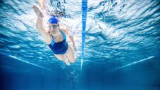 does swimming build muscle