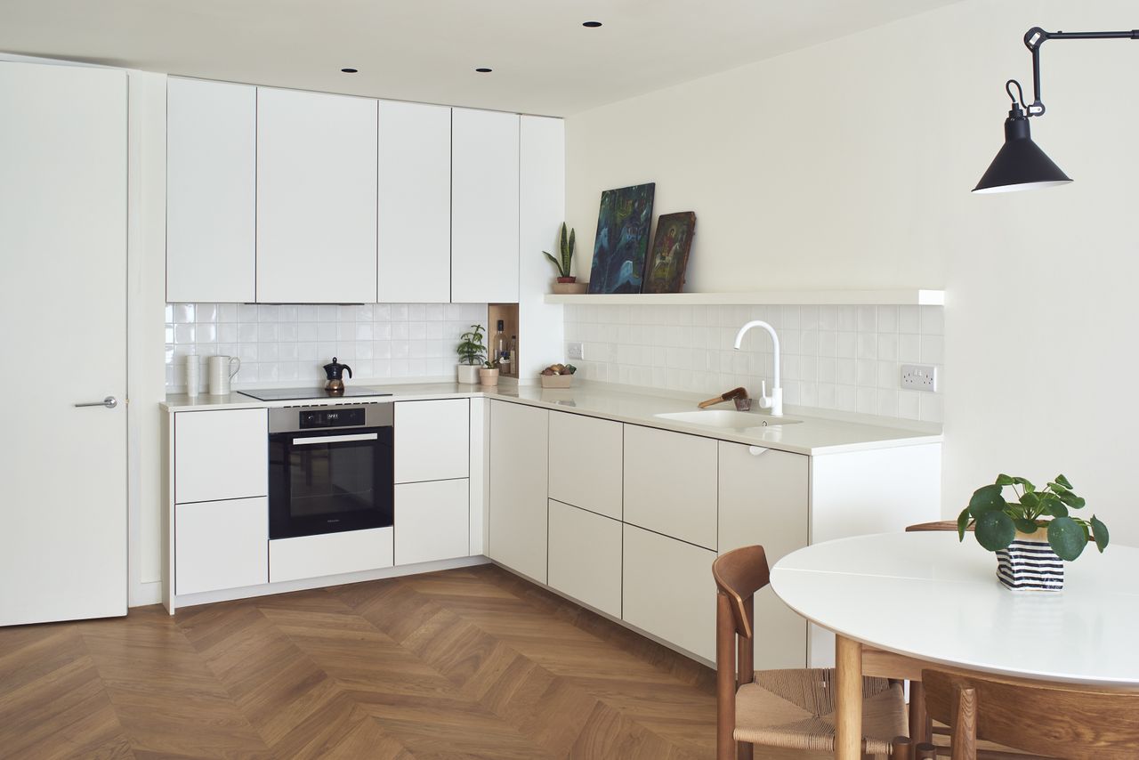 HUSK white handleless kitchen