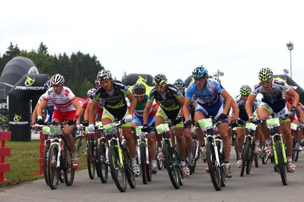 The start of the men's race at the Bike Vysocina Festival