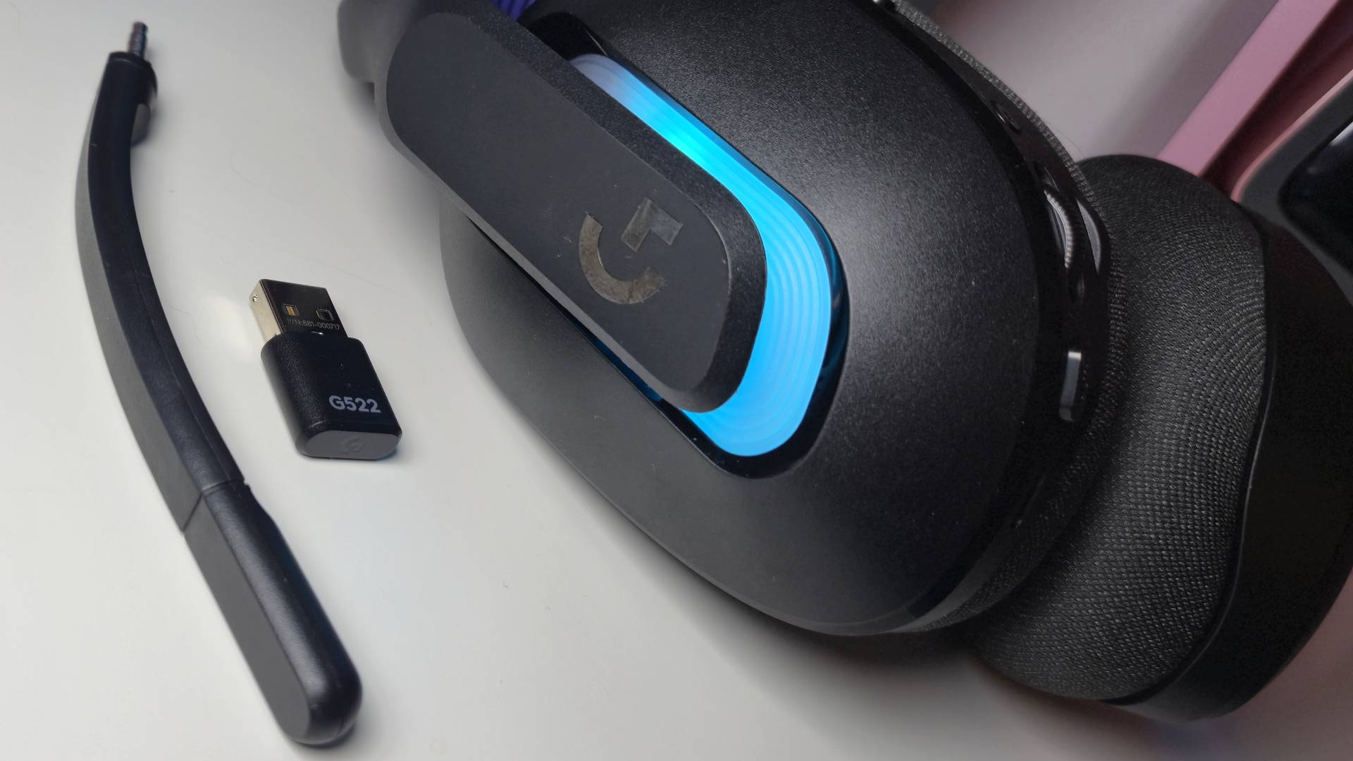 Photo by Rosalie Newcombe of the Logitech G522 Lightspeed wireless headset sitting on a white desk.