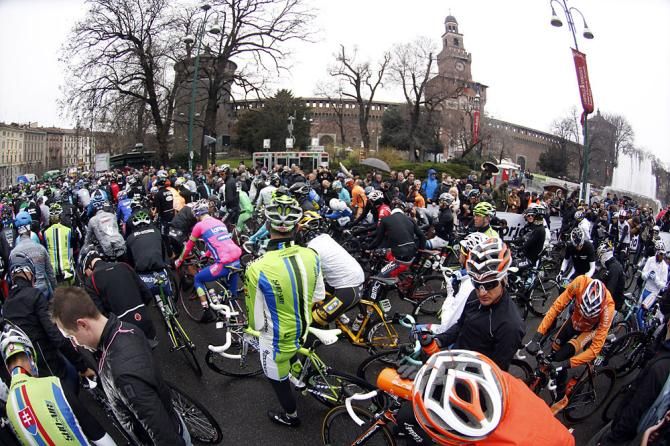 The peloton at the start