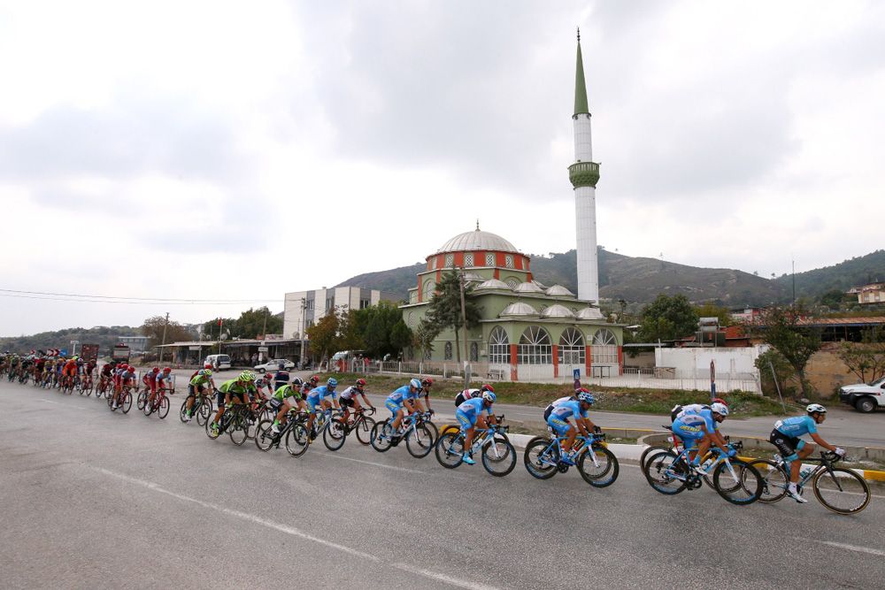 The peloton passes a Turkish mosque