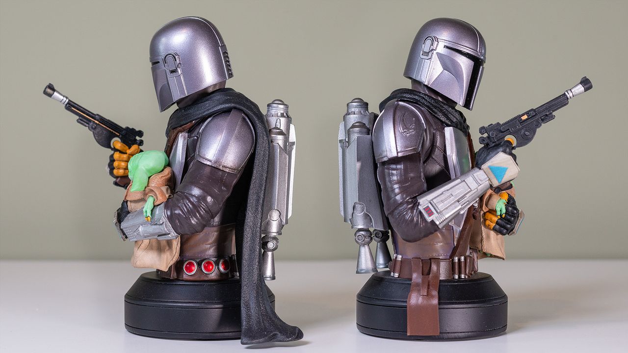 Side views of the Mandalorian &amp; Grogu 1:6 scale Mini Bust