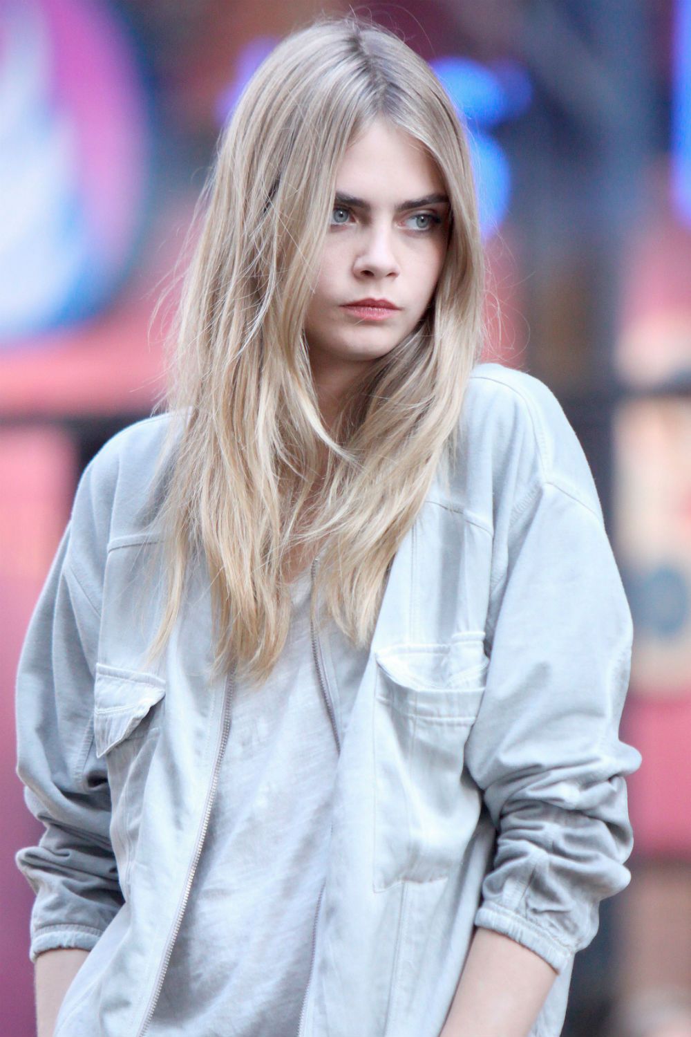 Cara Delevingne tweets support for student facing deportation