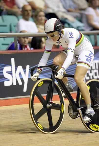 Victoria Pendleton (Great Britain) cruised her way through to the semifinals in the women's sprint.