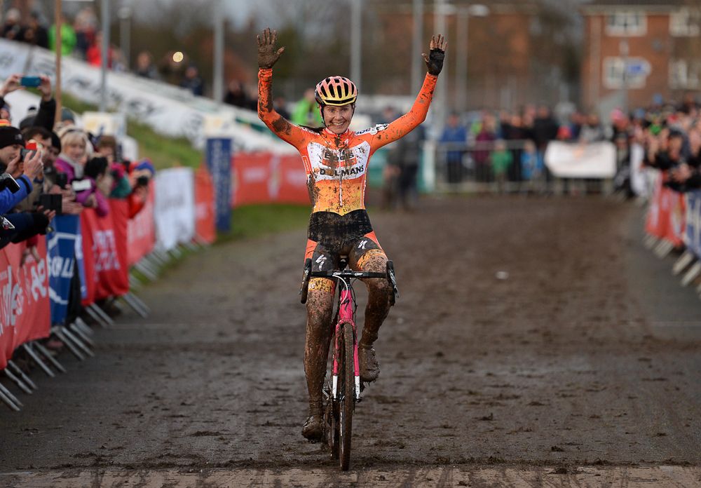 Nikki Harris celebrates her 2016 British cyclo-cross title