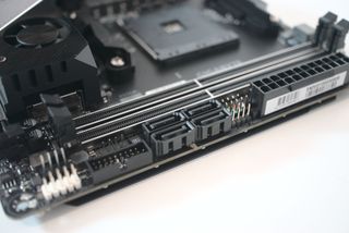 Gigabyte X570-I AORUS Pro Wi-Fi