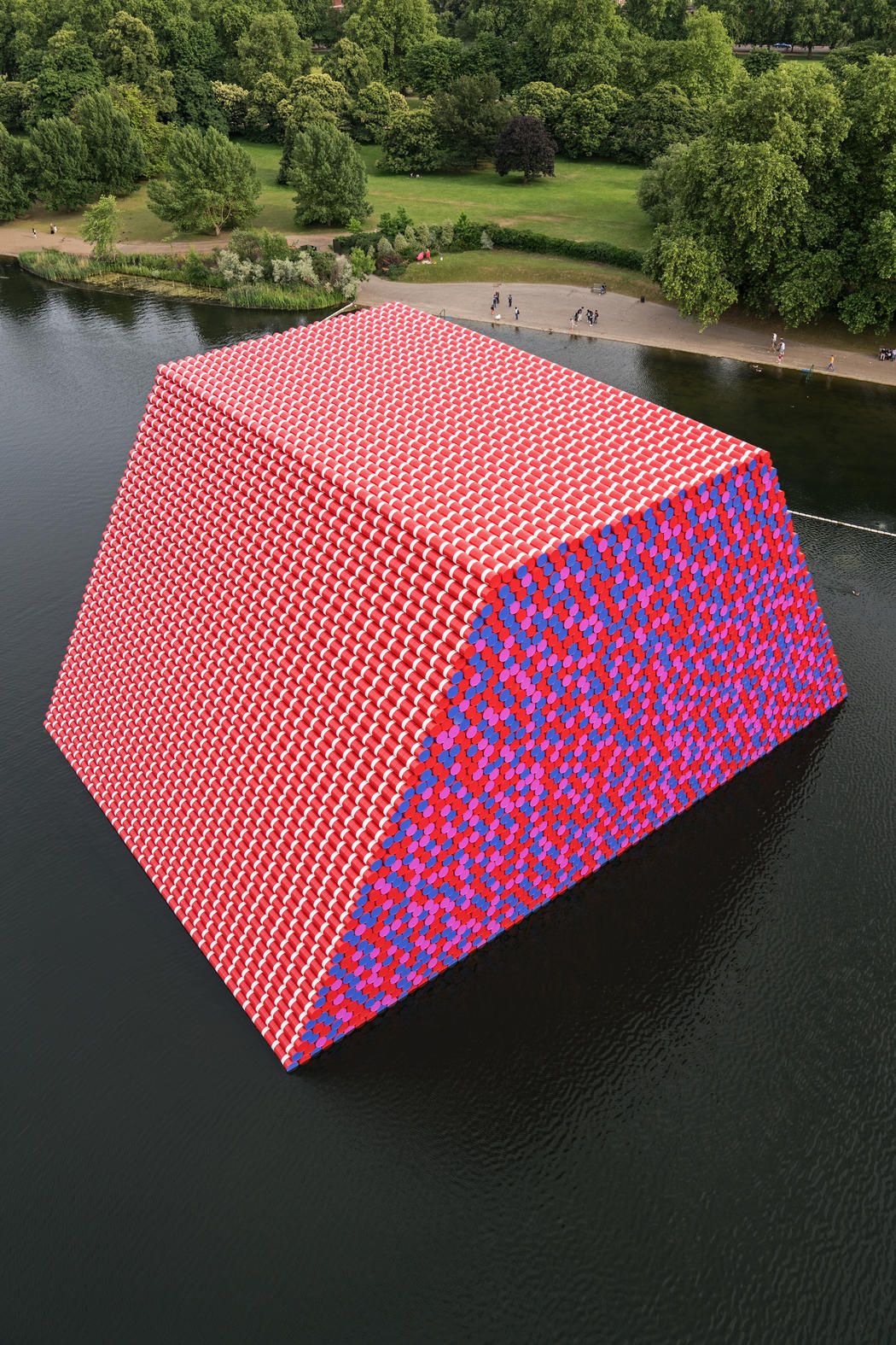 La sculpture flottante de la Serpentine : ce qu'il faut savoir