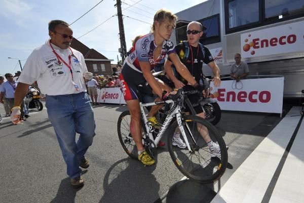 Gorik Gardeyn (Silence-Lotto) is assisted across the finish line after crashing in the field sprint.