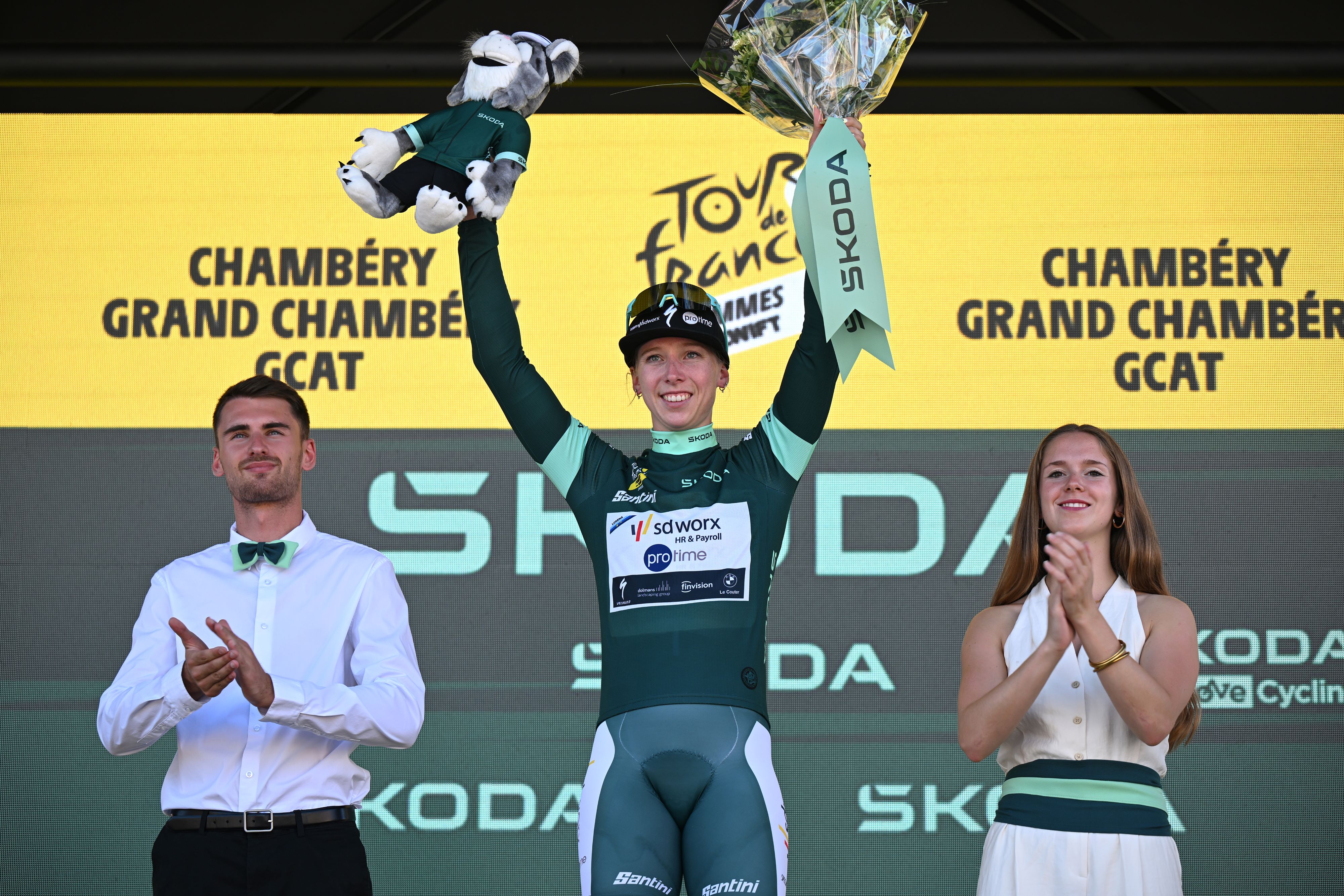 Lorena Wiebes keeps green after stage 7 of Tour de France Femmes 2025.