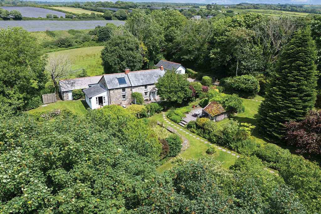 House for sale: Quillet Cottage, Trenwheal, Leedstown, Hayle, Cornwall. 