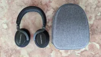 The Bowers & Wilkins PX7 Carbon Edition and carrying case