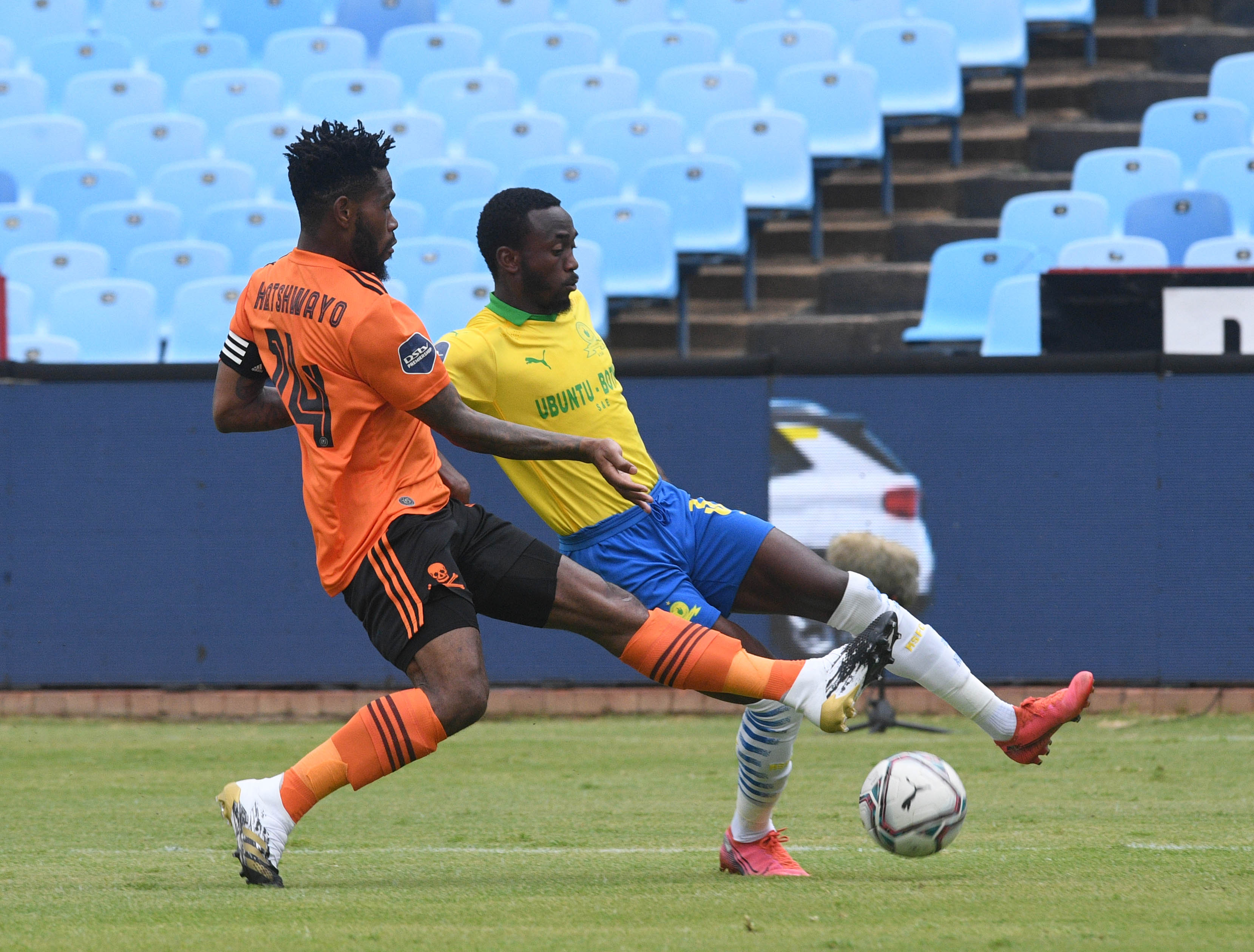 Thulani Hlasthwayo challenges Peter Shalulile