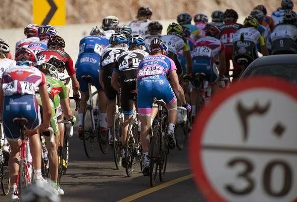 Riders en route from The Wave, Muscat to Al Wutayya in stage 2.