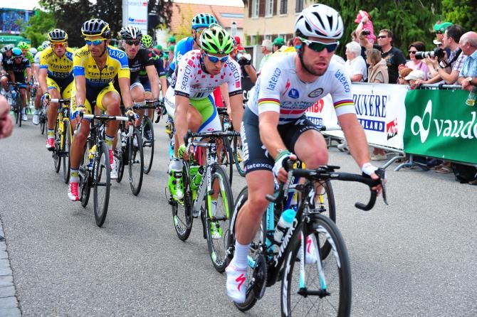 Peter Sagan sticks in the slipstream of Mark Cavendish
