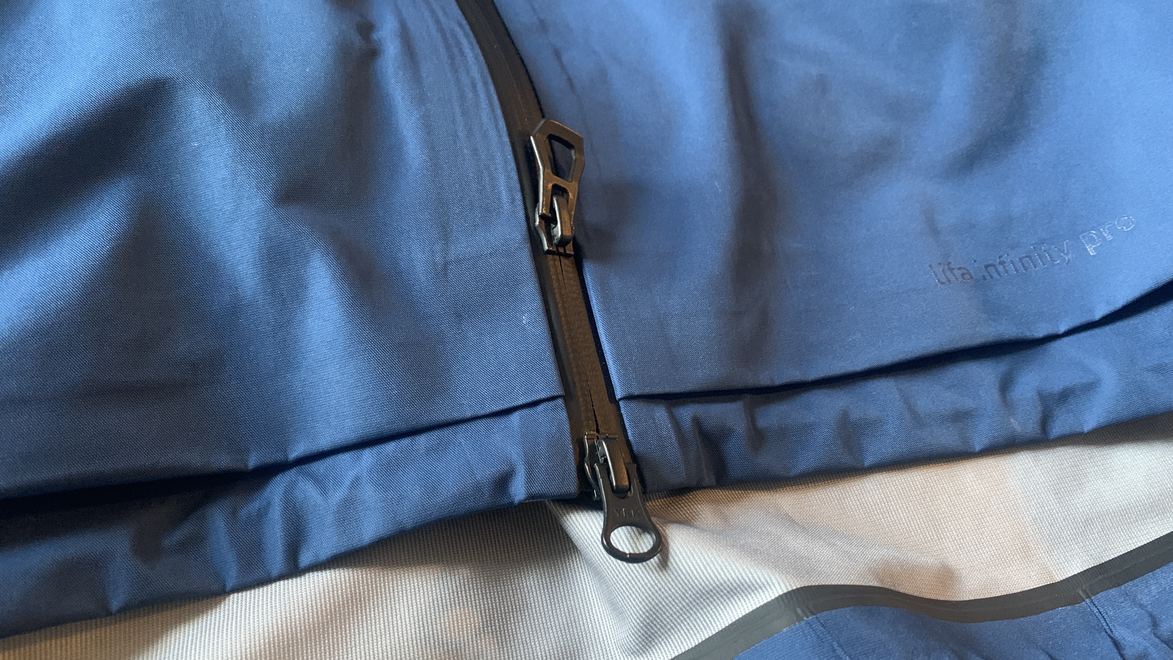 What is the point of a two-way zipper?