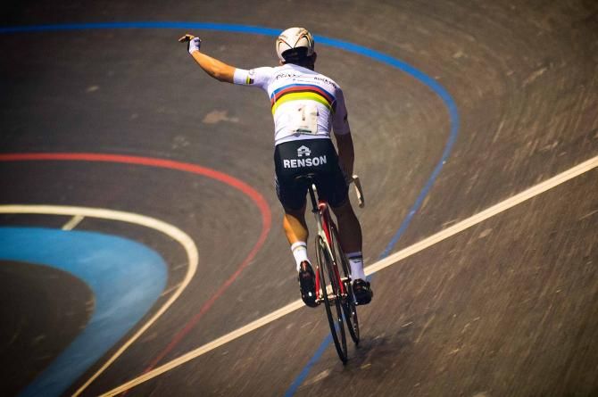 Michal Kwiatkowski waves to the crowd