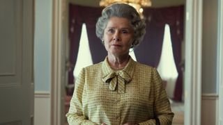 Imelda Staunton nähdään kuningas Elisabetinä The Crownin viidennellä tuotantokaudella