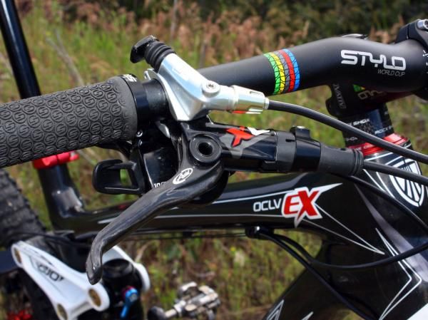 Controls integrate neatly into a single clamp through SRAM's latest Matchmaker X system.