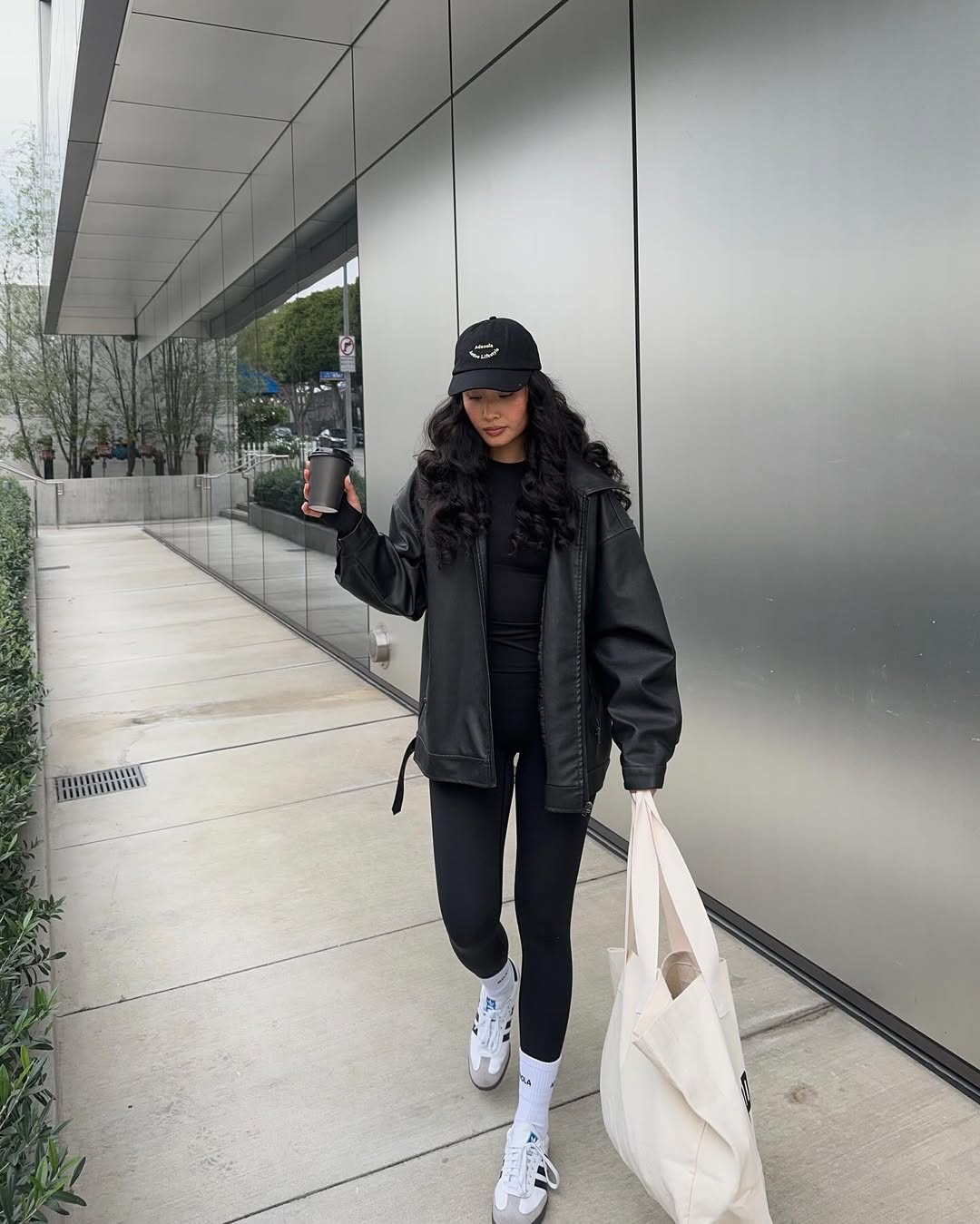 Kristen weaing leggings