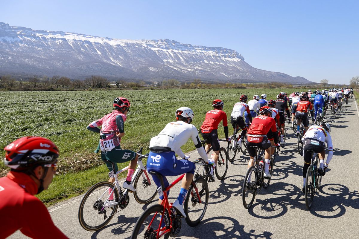 Itzulia Basque Country 2022 - 61st Edition - 2nd stage Leitza - Viana 207,6 km - 05/04/2022 - Scenery - Peloton - photo Luis Angel Gomez/SprintCyclingAgency&Acirc;&copy;2022
