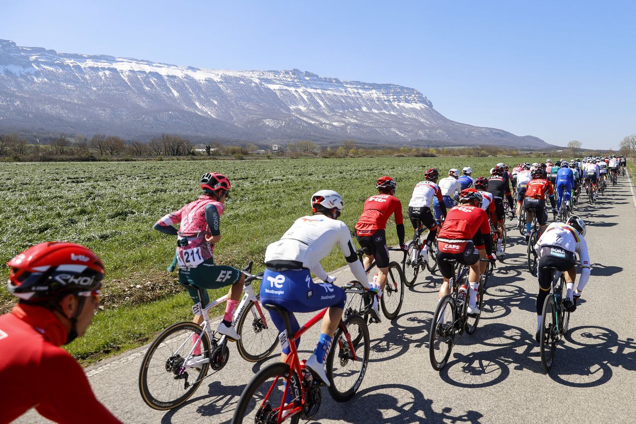 Itzulia Basque Country 2022 - 61st Edition - 2nd stage Leitza - Viana 207,6 km - 05/04/2022 - Scenery - Peloton - photo Luis Angel Gomez/SprintCyclingAgency&Acirc;&copy;2022