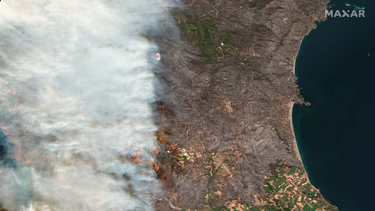 Wildfire raging on the Greek island of Evia in August 2021.