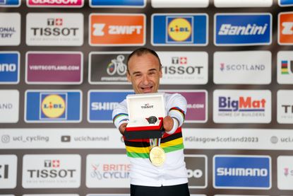 Armless para cyclist grateful for watch prize at World