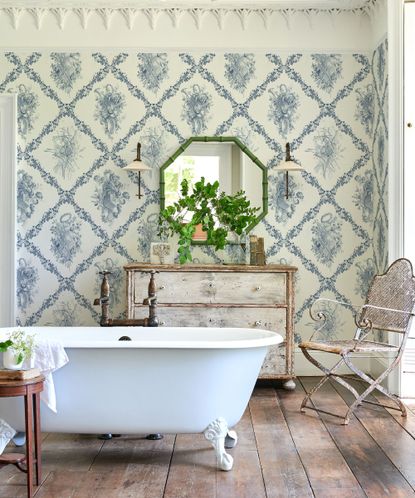 French country bathrooms: 13 ways to capture this elegant European look ...