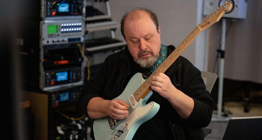 Steve Rothery plays his Daphne Blue Reverend T-style in the studio