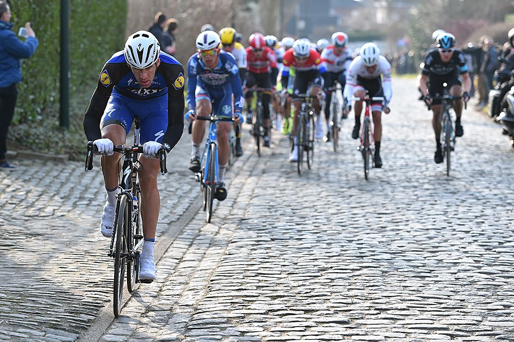 Riders contest the cobbles at Omloop Het Nieuwsblad
