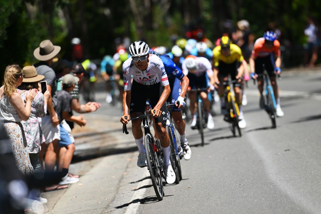 Another attack by Isaac Del Toro (UAE Team Emirates)