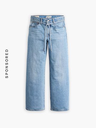 Levi's®️ XL Straight Jeans auf grauem Hintergrund