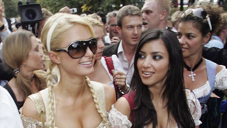 Eyewear, Face, Hair, Ear, Smile, People, Fashion accessory, Style, Sunglasses, Crowd,