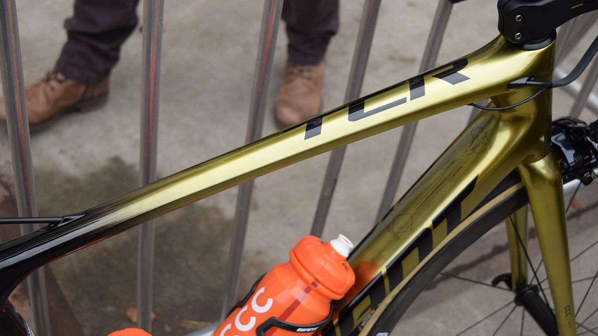 "The frame features a gold to black fade on the top and down tubes, celebrating Van Avermaet's 2016 Olympic Gold"