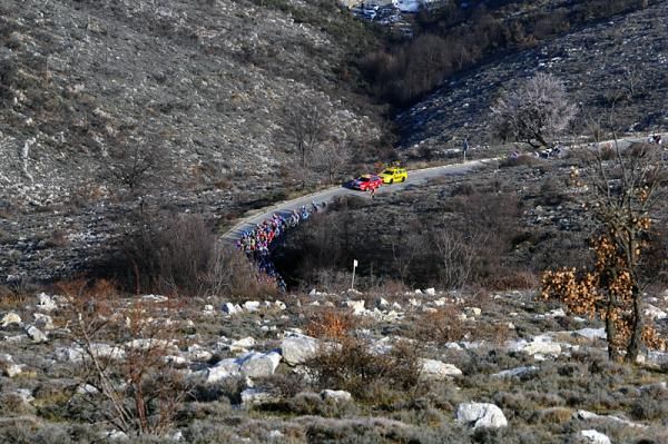 The peloton makes its way to the finish in Nice during stage 7.