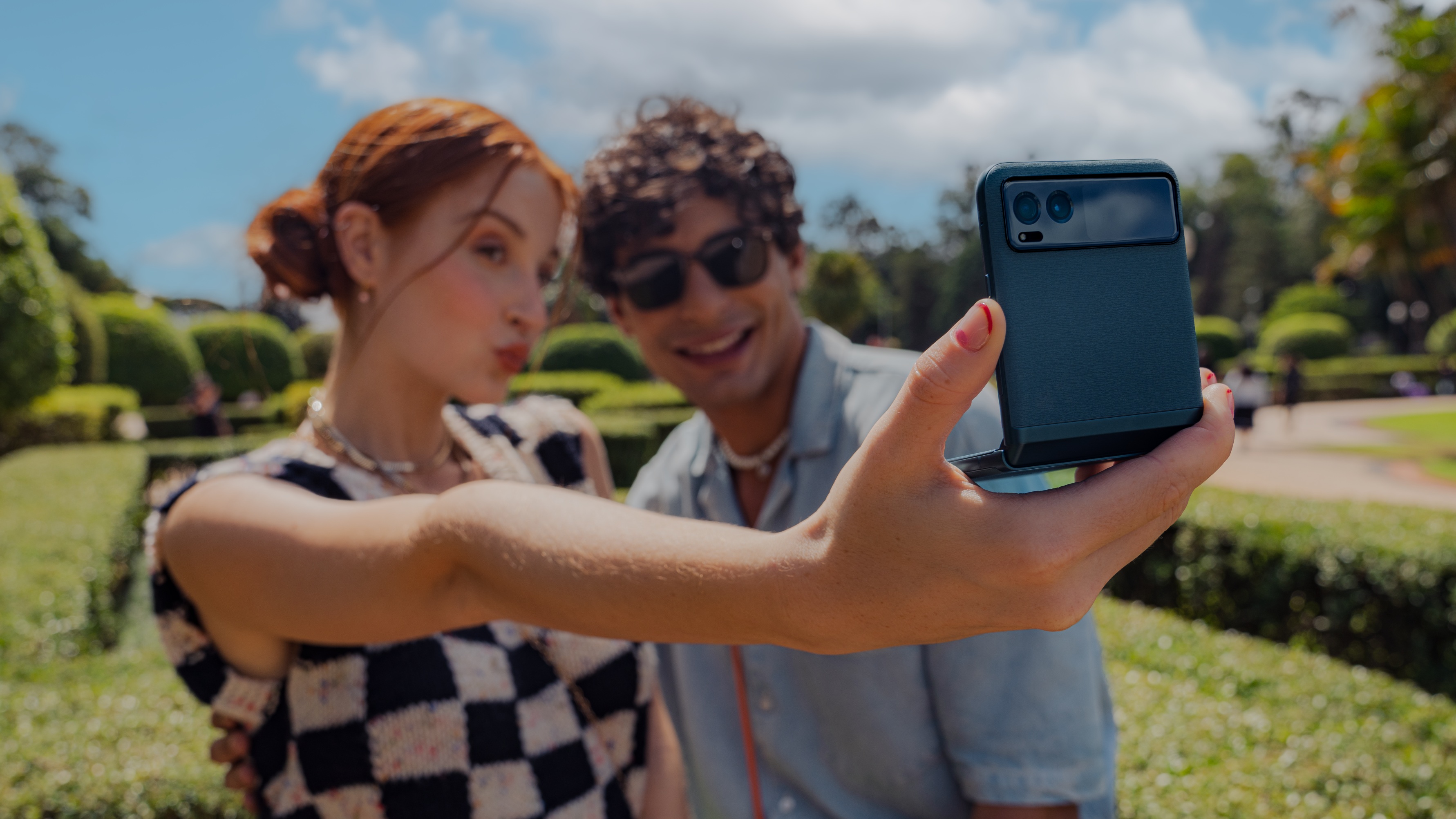 Lekkede Bilder Av Moto Z3 Play Avsl rer Bevegelsesstyring Og 5G mod 