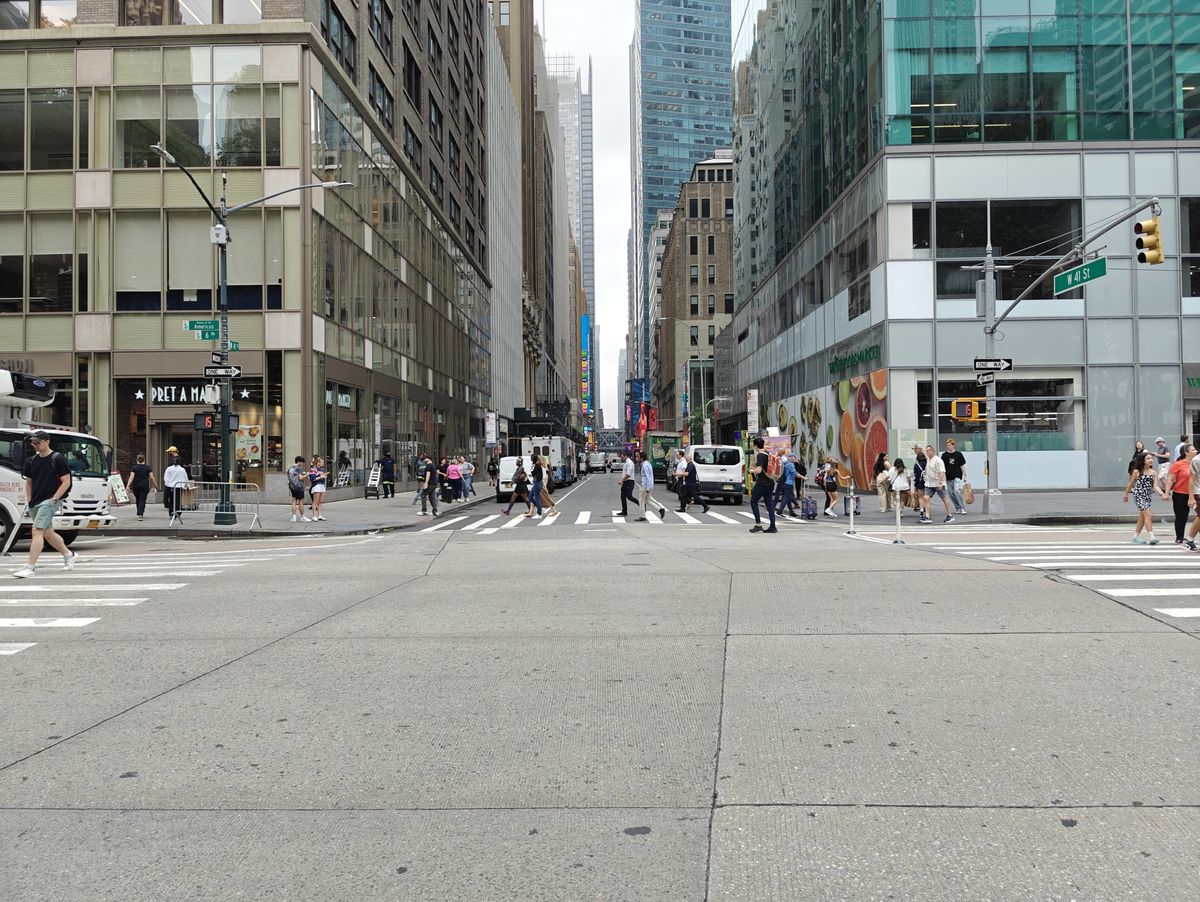 OnePlus Open daytime sample.