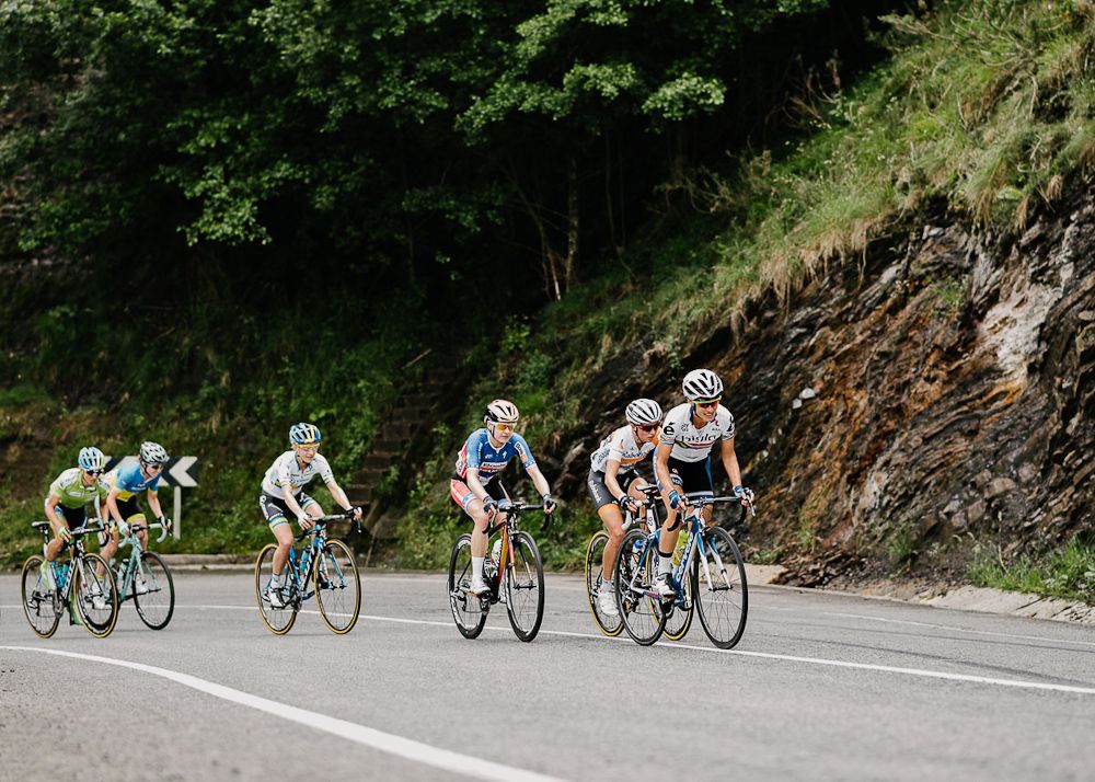 Lead group - Ashleigh Moolman-Pasio, Kasia Niewiadoma, Megan Guarnier, Emma Johansson, Katrin Garfoot, Tetyana Riabchenko,