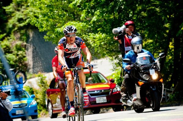 Prologue winner William Clarke (Champion System) in the front at first part