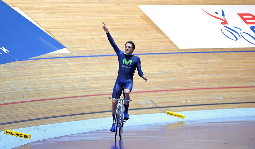Alex Dowsett (Movistar) beat the Hour Record riding 52,937 kilometres
