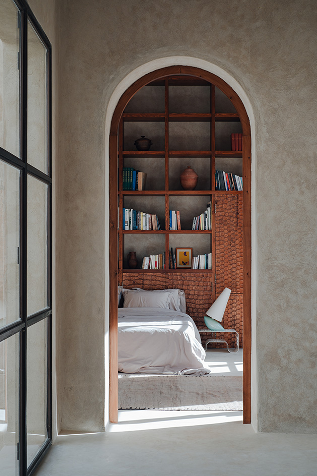 Moroccan retreat DDAR, a building in minimalist geometries and neutral tones