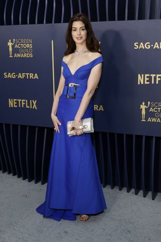 Anne Hathaway attends the 30th Annual Screen Actors Guild Awards.