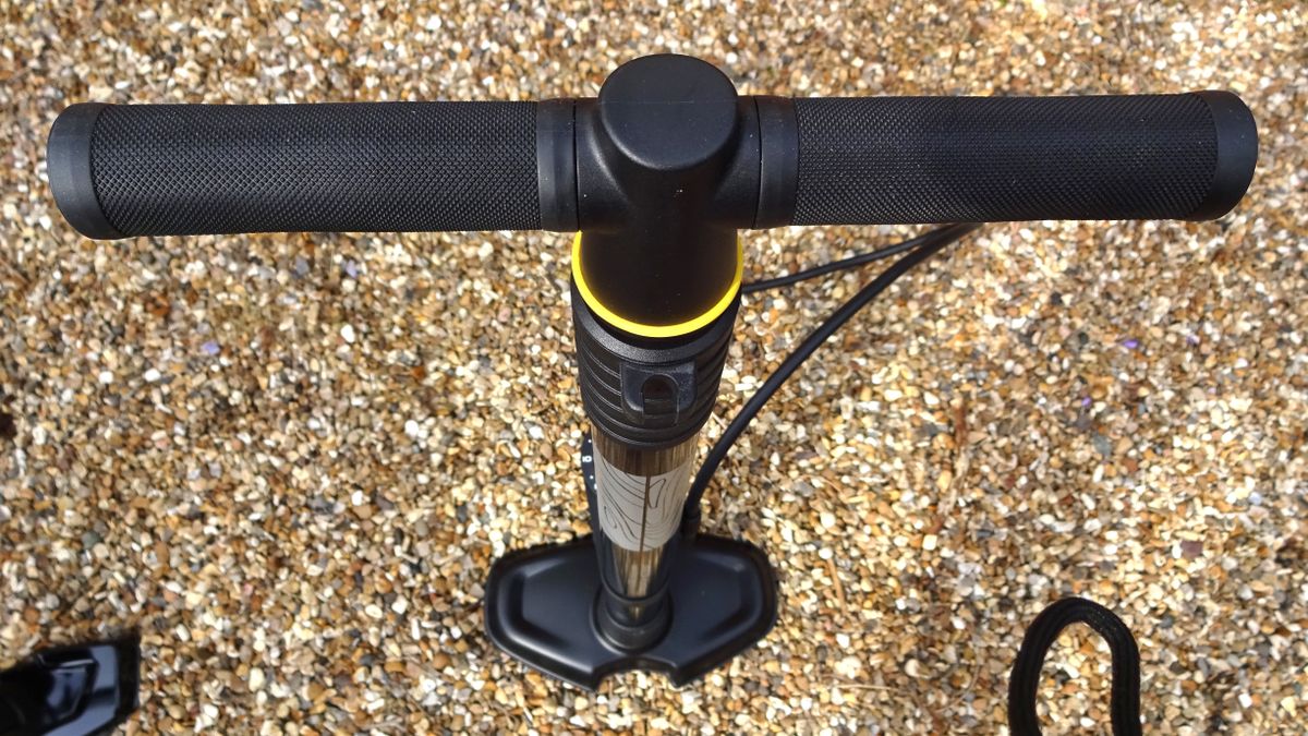 Topeak JoeBlow Mountain X floor bike pump review Bike Perfect